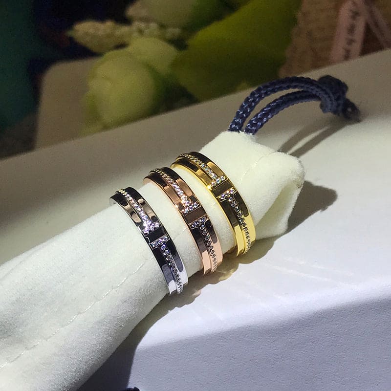 18K White Gold T Narrow Diamond Ring