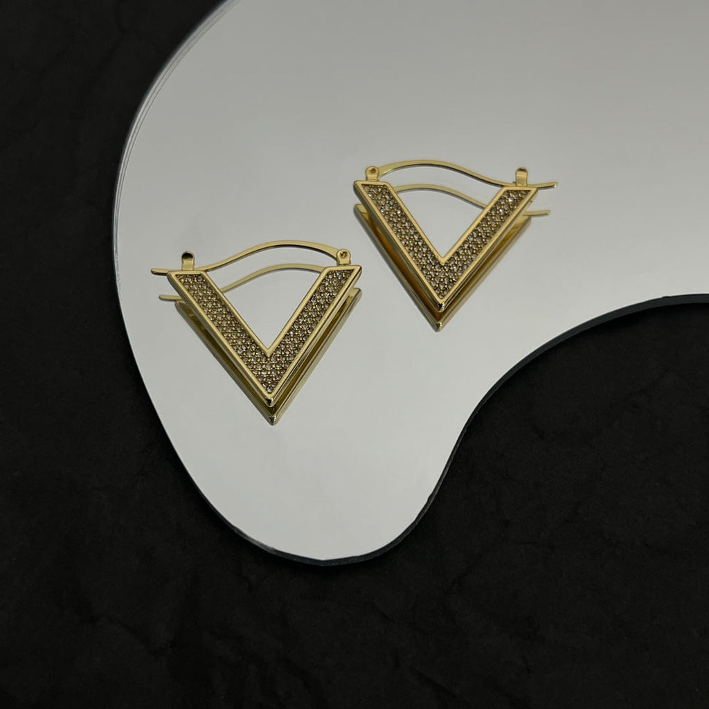 18K Vlogo Diamonds Earrings